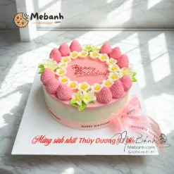 Bánh rau câu dâu tây hồng sinh nhật
