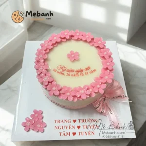 Bánh rau câu đơn giản trang trí hoa nhỏ